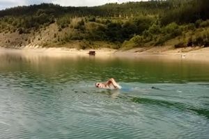 NESVAKIDAŠNJI PODVIG: Gimnazijalac iz Pirota preplivao Zavojsko jezero za četiri sata