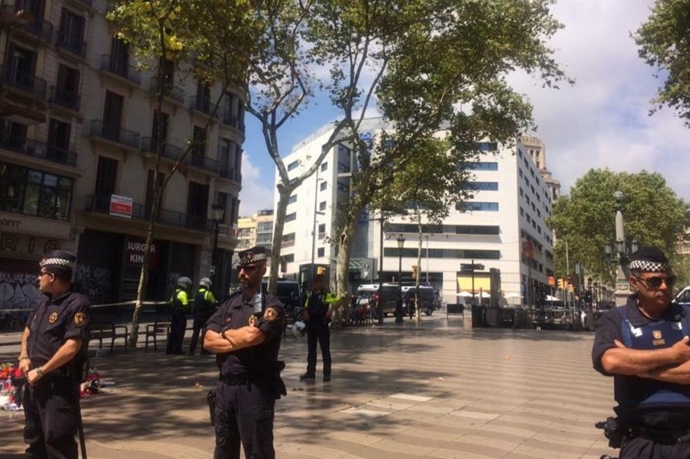 PONOVO PANIKA U BARSELONI: La Rambla evakuisana zbog sumnjivog paketa