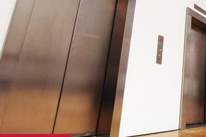 PALA SA TREĆEG SPRATA: Otkačio se lift u naselju Stepa Stepanović, povređena ženska osoba