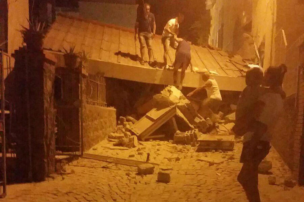 (VIDEO) HOROR U ITALIJI: Zemljotres ubio dvoje, spasioci tragaju za decom zatrpanom ispod ruševina!