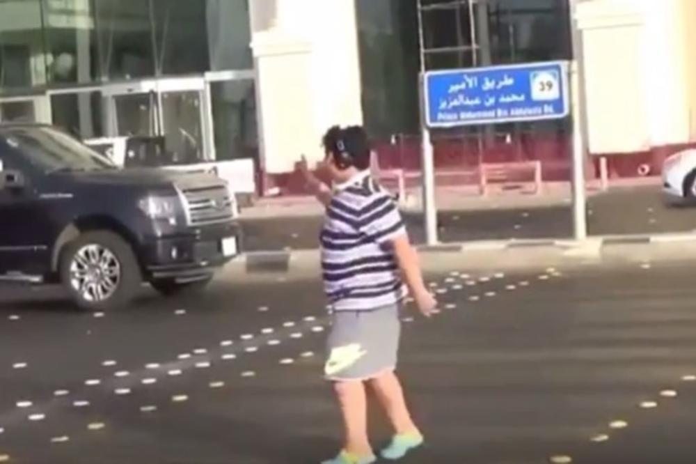 (VIDEO) HIT IZ 90-IH GA SKUPO KOŠTAO: Dečak iz Saudijske Arabije uhapšen jer je igrao Makarenu