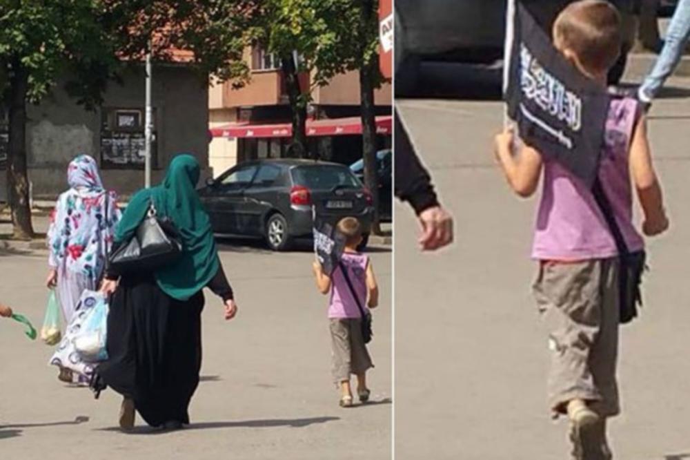 SKANDAL U ZENICI: Dečak nosi zastavu sa arapskim natpisom! Čista provokacija!