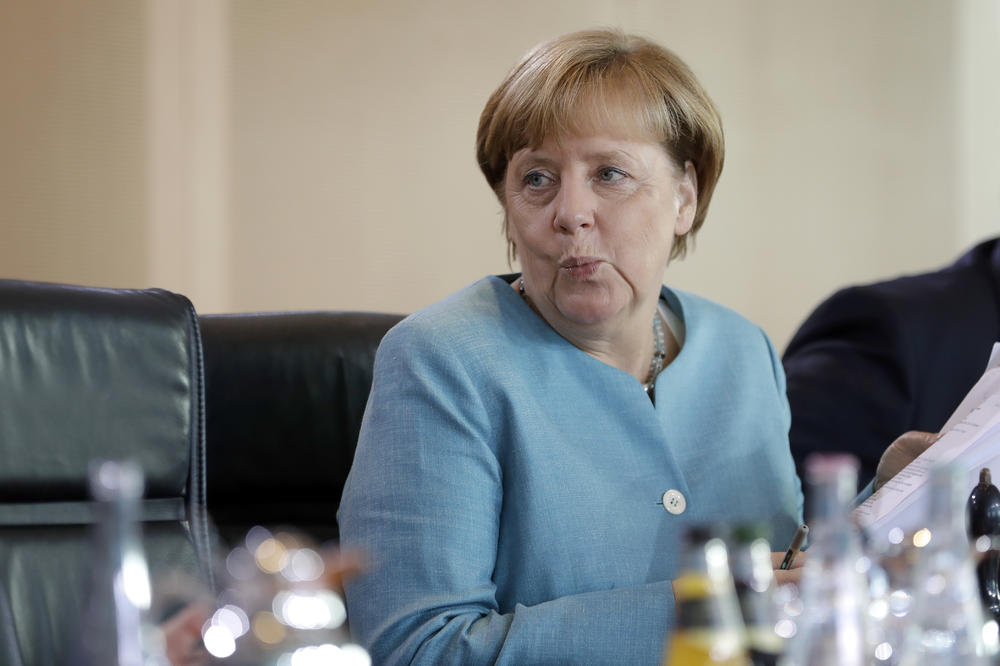 ŽENA KOJA JE POTUKLA I ČETVRTOG MUŠKARCA NA Š: Kako je Merkelova sa samo dve reči pobedila na izborima!