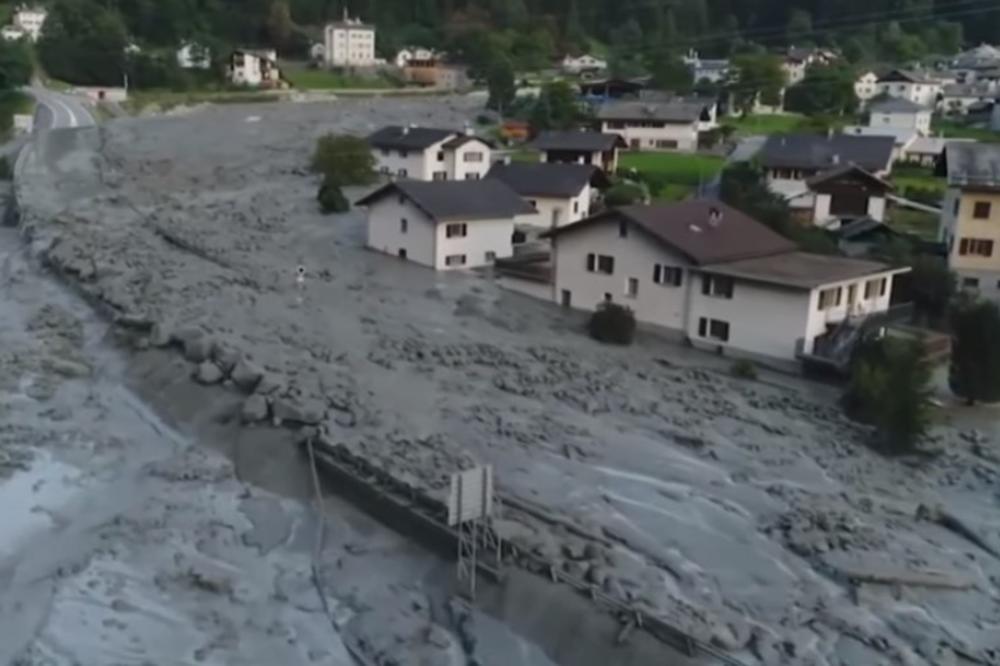 (VIDEO) ZASTRAŠUJUĆE! BLATO ZATRPALO POLA SELA: Bujica u švajcarskim Alpima nosila sve pred sobom, ima mrtvih!