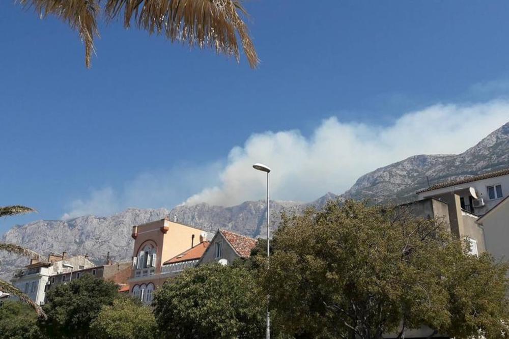 TEŠKA BORBA SA VATRENOM STIHIJOM: Vatrogasci ne mogu da obuzdaju vatru na Biokovu, požar se širi