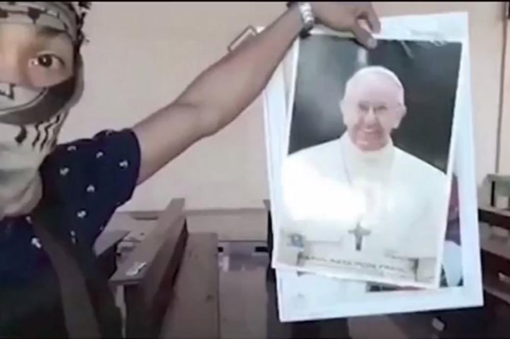 BIĆEMO U RIMU, HRIŠĆANSTVO JE PUKLO: Islamska država u novom videu preti papi Franji