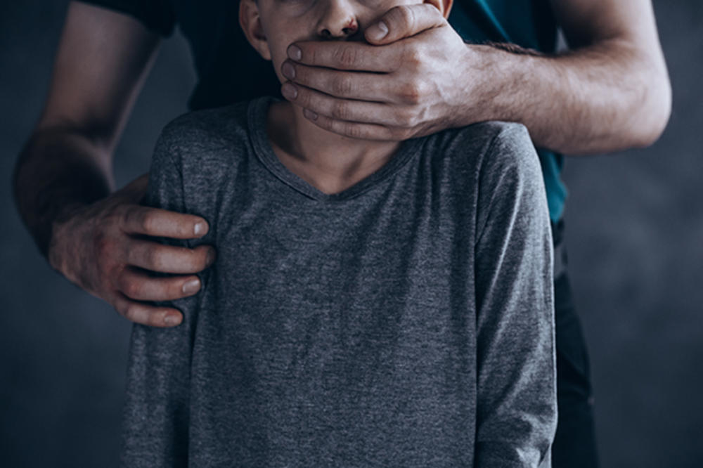 NEZAPAMĆENI HOROR KOD KLADOVA: Već silovanog dečaka (13) obljubio i komšija