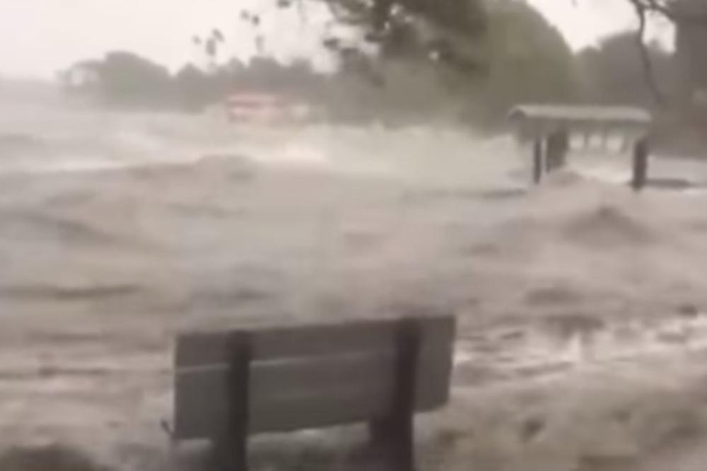 (VIDEO) EVAKUACIJA U TEKSASU: Uragan Harvi slabi, ali stiže nova pretnja!