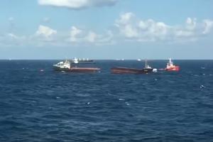 (VIDEO) NEVEROVATNA NESREĆA U CRNOM MORU: Brod se prepolovio na pola!