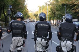SURDULICA POD OPSADOM: Stotine pripadnika Žandarmerije i policije je raspoređeno duž puta i oko stadiona (KURIR TV)