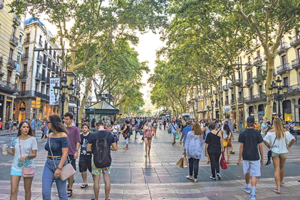 PUT U ŠPANIJU NIJE OTKAZAN: Maturanti se ne plaše terorizma u Barseloni!