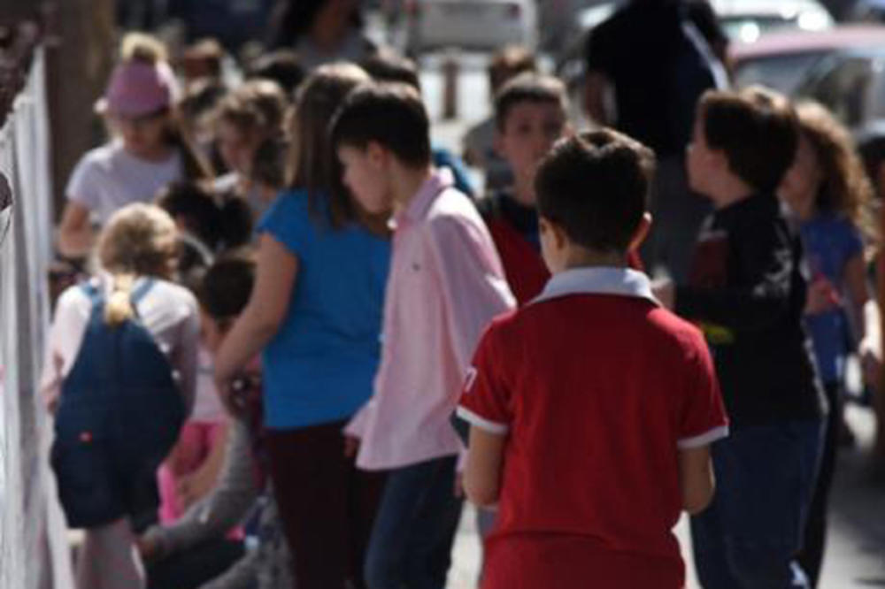 HAJDE JOVO NANOVO: Školarci u klupama u petak, 1. septembra! Vraćen jesenji raspust