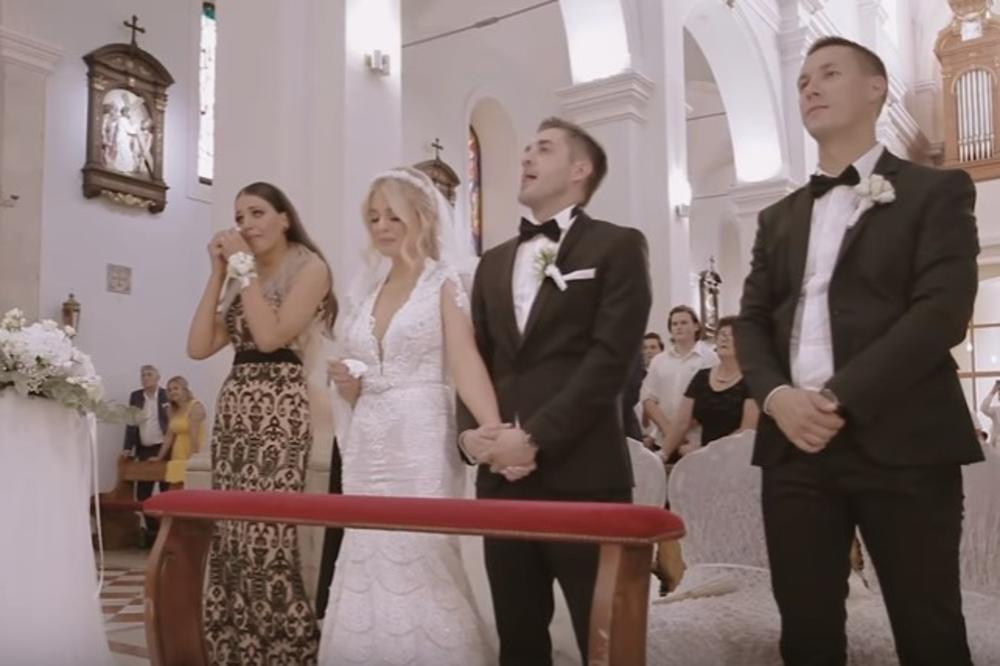 NIKO NIJE MOGAO DA SAKRIJE EMOCIJE: Pevač zapevao na svadbi i rasplakao kumu i mladence!