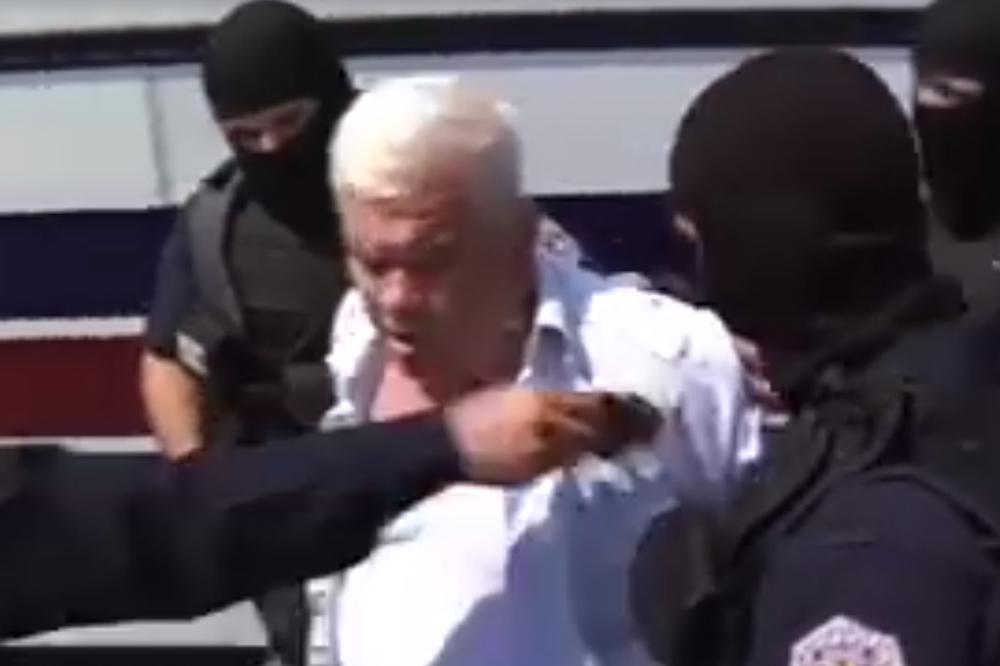 (VIDEO) DOŠAO DA OBIĐE SVOJU KUĆU PA UHAPŠEN: Policija ga privela pred ženom i ćerkama, a godinama idu na Kosovo za Veliku Gospojinu!