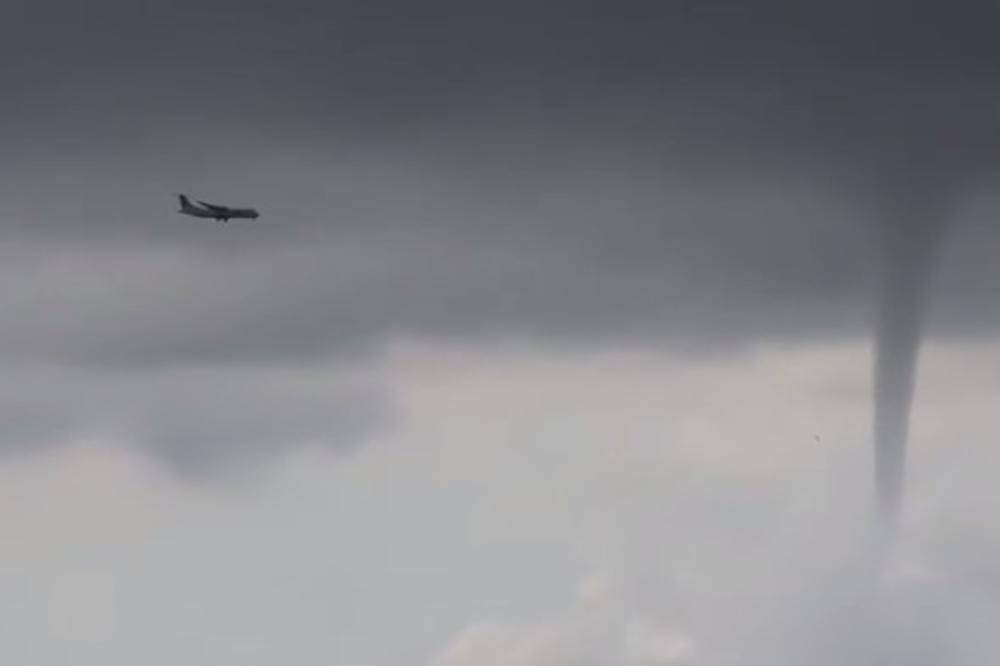 (FOTO, VIDEO) Ovaj avion je prošao kroz tri tornada! Pogledajte najdramatičnije sletanje ikada!