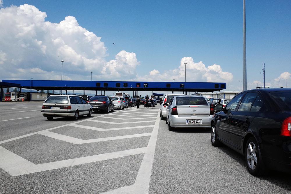 VOZAČI, PRILAGODITE BRZINU: Umeren saobraćaj širom Srbije, nema dužih zadržavanja na graničnim prelazima