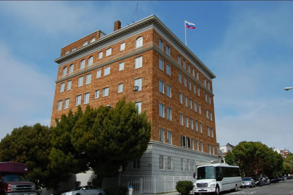 BESNI DIPLOMATSKI RAT RUSIJE I SAD: Amerika zatvara ruski konzulat u San Francisku!