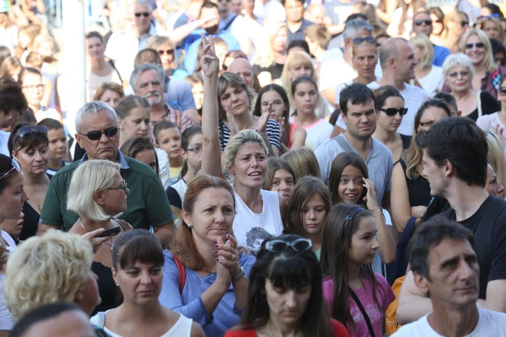 TRPE VELIKE PRITISKE, SPREMNI DA RADIKALIZUJU PROTEST: Roditelji učenika OŠ Svetozar Miletić peticijom traže da se ubrza rešenje tužbe