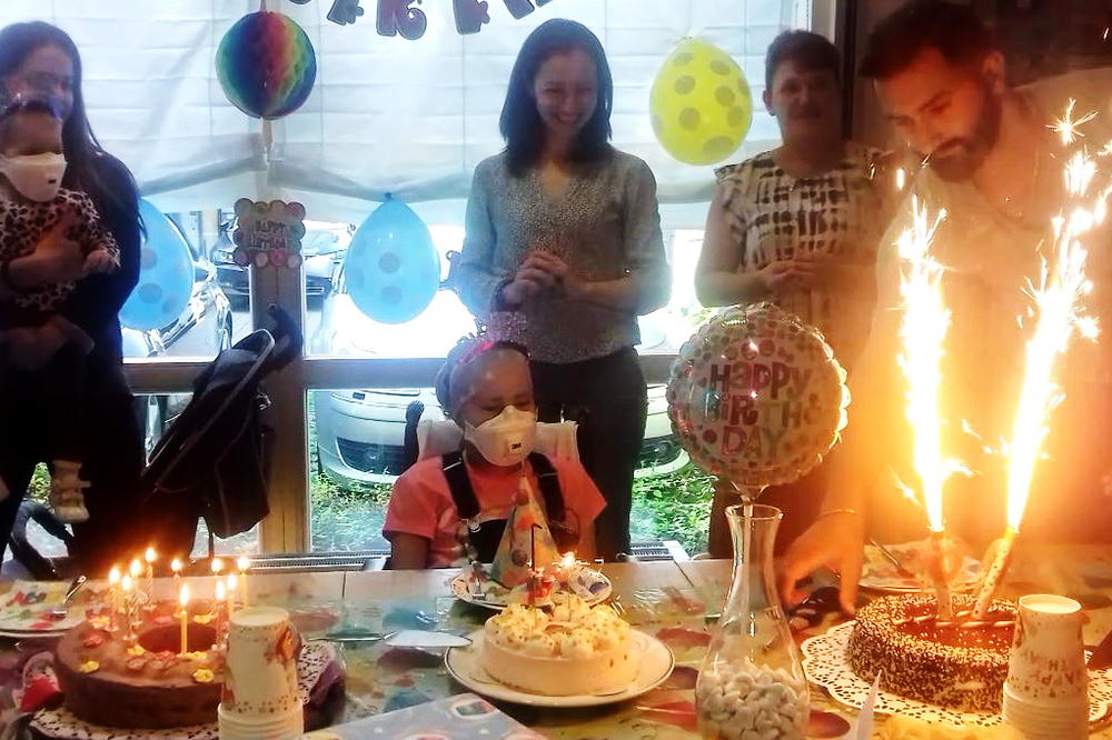 HVALA SVIMA! SRBIJA NE DA TEODORU! Devojčica proslavila 10. rođendan u nemačkoj bolnici, a lekari su joj spremili iznenađenje!