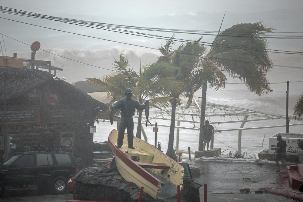 (VIDEO) POSLE STRAVIČNOG HARVIJA UDARILA LIDIJA: Nova tropska oluja ubila četvoro!