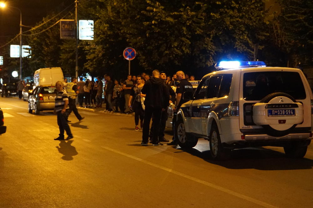 (FOTO, VIDEO) VATRENI OBRAČUN ISPRED KAFIĆA U NOVOM PAZARU: Policajac ranjen, prebačen u Beograd