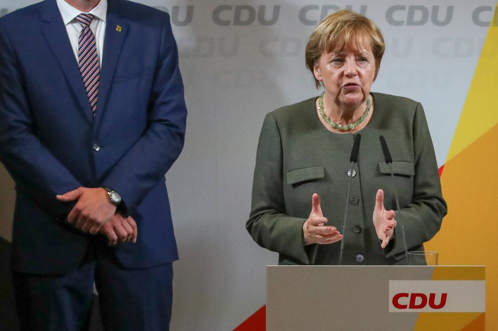 STOP FINANSIJSKIM BOMBAMA: Merkel za strože propise u fudbalskim transferima