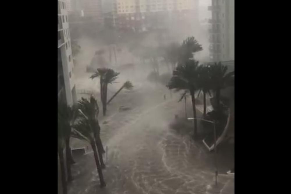 (VIDEO) IRMA NASTAVLJA SVOJ RUŠILAČKI POHOD: Tampu čeka paklena noć! Uragan usisao okean, ali kad kad se voda vrati to će biti zastrašujući udar!