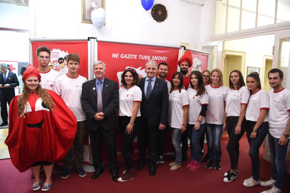 HUMANOST NA DELU: Američka ambasada u Srbiji organizovala akciju dobrovoljnog davanja krvi!