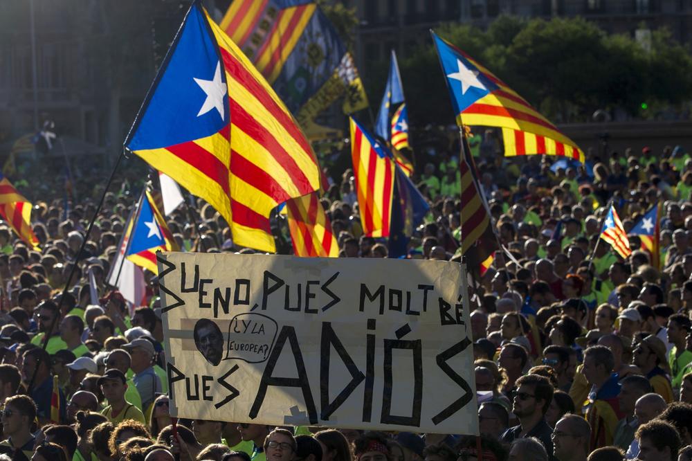 (VIDEO) MILION KATALONACA NA ULICAMA TRAŽI NEZAVISNOST! Barselonom se vijori: Zbogom, Španijo!