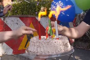 (VIDEO) ROĐENDAN RUPI: Nišlije proslavile rođendan rupi na putu!