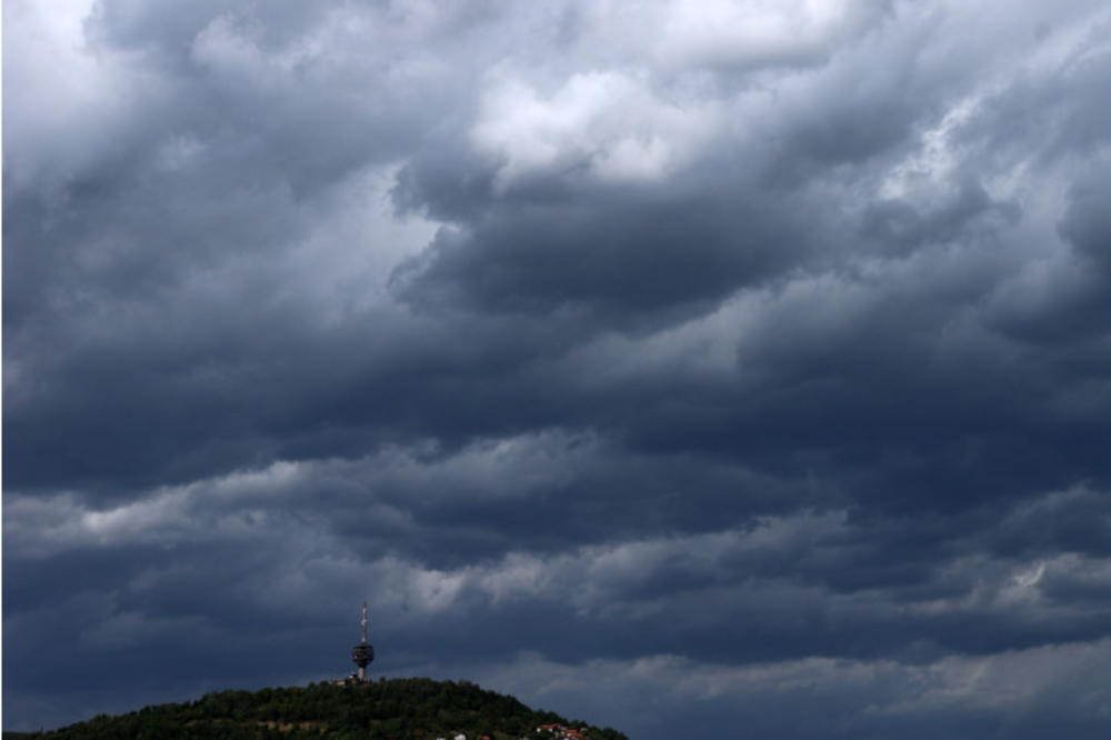 NEVREME U ARILJU: Olujni vetar nosio crepove i košnice, izvaljivao vrata i prozore