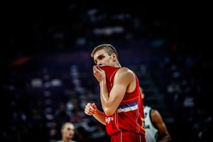(KURIR TV) BOGDANOVE SUZE: Najbolji srpski igrač plakao kao kiša, tešili ga saigrači i košarkaši Slovenije