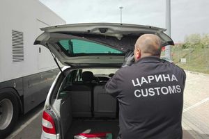 VELIKI USPEH POGRANIČNE POLICIJE: Našli 590 kilograma marihuane kod Dimitrovgrada, u skrivenim pregradama kamiona (FOTO)