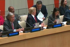 ŠOKANTNO: DAČIĆ OD TRAMPA TRAŽIO AUTOGRAM USRED VAŽNOG SKUPA! Evo kako je zaista izgledao 'sastanak' šefa diplomatije i predsednika SAD u UN! (VIDEO)