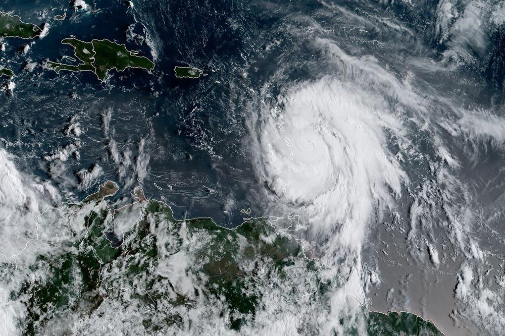 PRVA MARIJINA ŽRTVA: Uragan se obrušio na ostrvo Gvadelup, jedna osoba stradala, dvoje nestalo