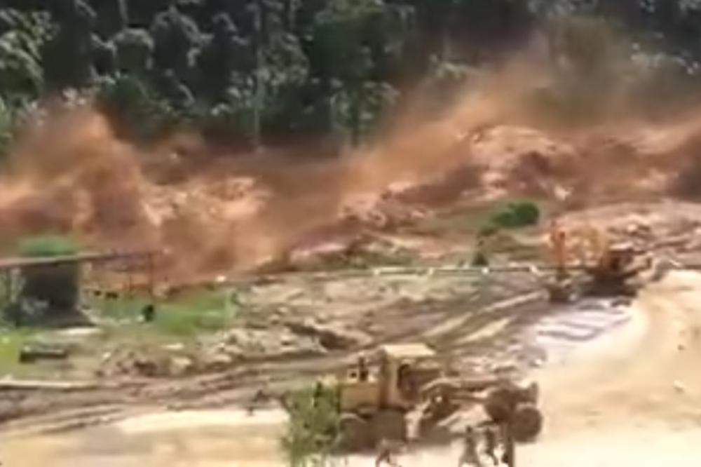 (VIDEO) STRAVIČAN SNIMAK: Kada je iznenada pukla brana, svi su počeli da trče za goli život