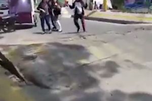 (VIDEO) NAJČUDNIJI PRIZOR POSLE ZEMLJOTRESA: Ova ulica u Meksiku izgleda kao da diše!
