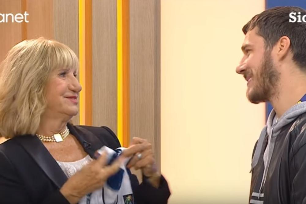 (VIDEO) IZLJUBILI SE PO SRPSKI TRI PUTA: Dirljiv susret Gorana Dragića i majke Dražena Petrovića, evo u čemu je tajna dresa sa brojem tri