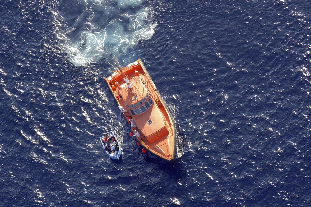 NESREĆA U CRNOM MORU: Četvoro poginulo kada se prevrnuo ribarski brod sa migrantima