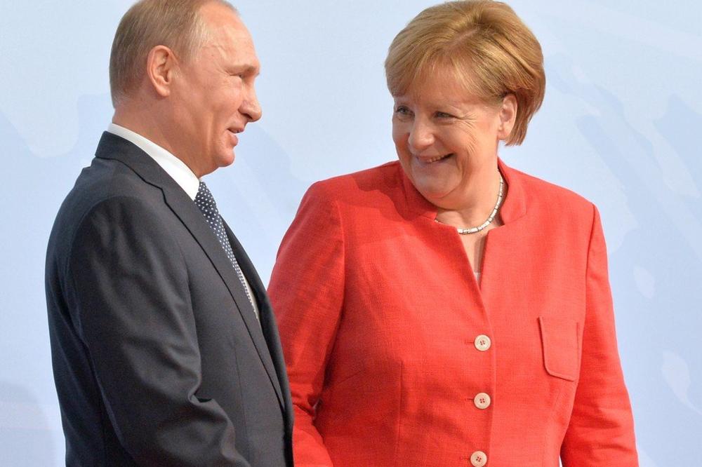 POZDRAV IZ KREMLJA: Putin pozvao Merkelovu i čestitao joj pobedu na izborima