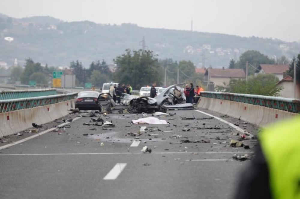 (UZNEMIRUJUĆI VIDEO) STRAVIČNA NESREĆA U BIH: Držao se za glavu i gledao mrtvog prijatelja