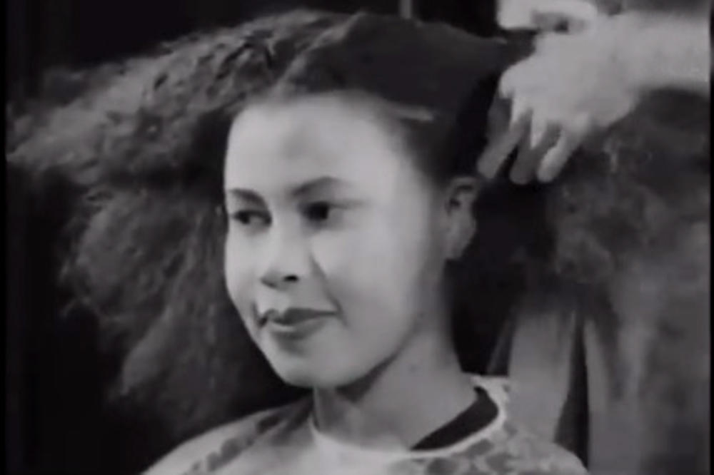 (VIDEO) SVE ZA LEPOTU: Žene su pre 70 godina na ovaj način ispravljale kosu i pravile frizure! Ludilo!