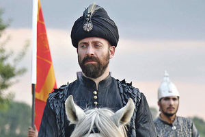 OSTAVIO TRUDNU ŽENU JER SE ZALJUBIO NA SNIMANJU SERIJE: Sve nas je osvojio kao sultan Sulejman, a ovo je njegova MRAČNA TAJNA!