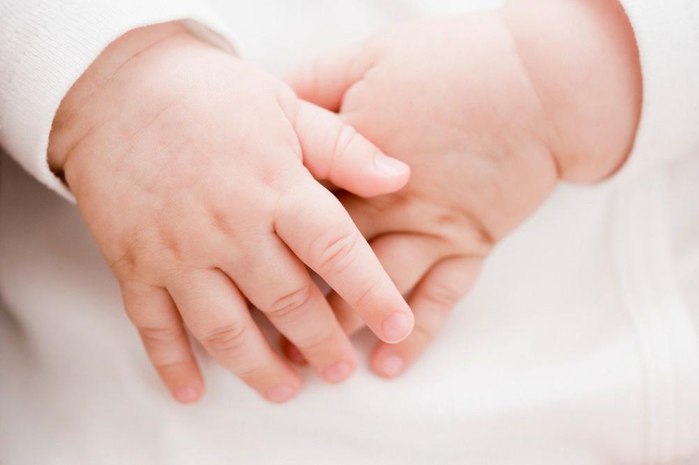 UŽAS NA BANOVOM BRDU: Bračni par doneo mrtvu bebu u Dom zdravlja