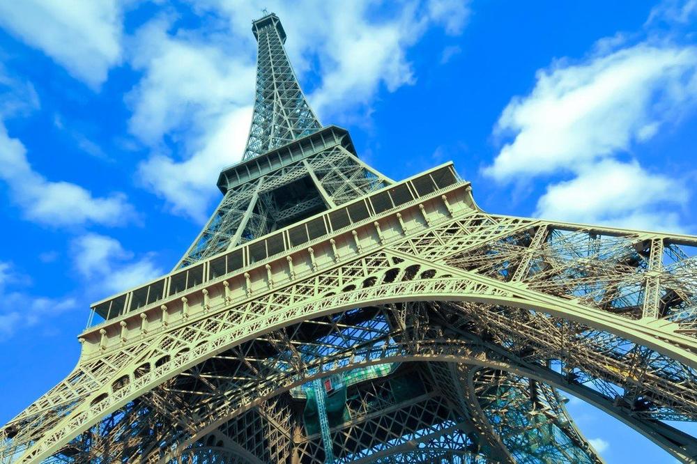 SIMBOL PARIZA DANAS OBARA NEVEROVATAN REKORD: Ajfelova kula dočekuje 300-milionitog posetioca