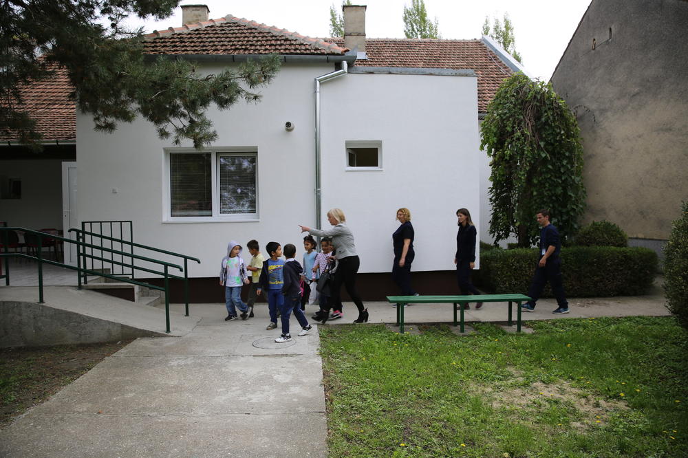 NAĐENO REŠENJE ZA NAJMLAĐE MIGRANTE: Osnovci nastavu pohađaju u Prihvatnom centru, predškolci povremeno u vrtić „Maslačak“