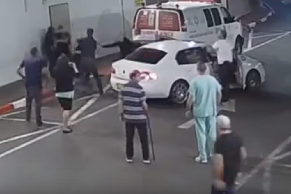 (VIDEO) OPŠTA TUČA U BOLNICI: Porodica pacijentkinje prebila čuvare, pa pobegla