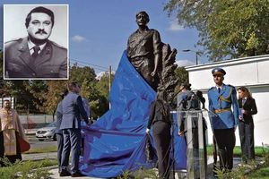 OTKRIVEN SPOMENIK MAJORU MILANU TEPIĆU: Počast poslednjem narodnom heroju