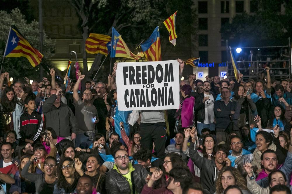 BURNO U ŠPANIJI: Evropa kaže da je referendum nelegalan, španske vlasti neće da povuku policiju iz Katalonije