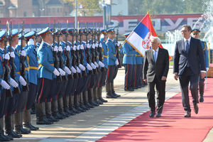(FOTO) SVEČANI DOČEK ISPRED PALATE SRBIJA: Predsednik Grčke stigao u posetu Beogradu